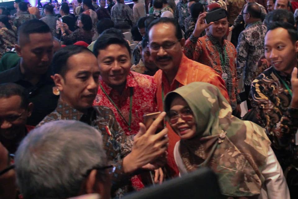 Bisik-bisik Walikota Neni ke Presiden Jokowi