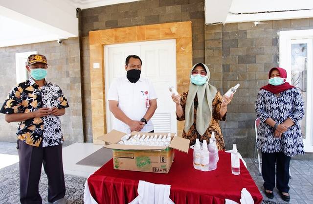 Wali Kota Terima Hand Sanitizer Buatan Murid SMKN1 Bontang