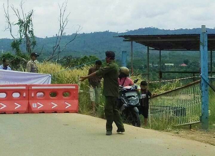 Ibu-ibu Nekat Terobos Jalur Kusnodo, Langsung Dihentikan Polisi