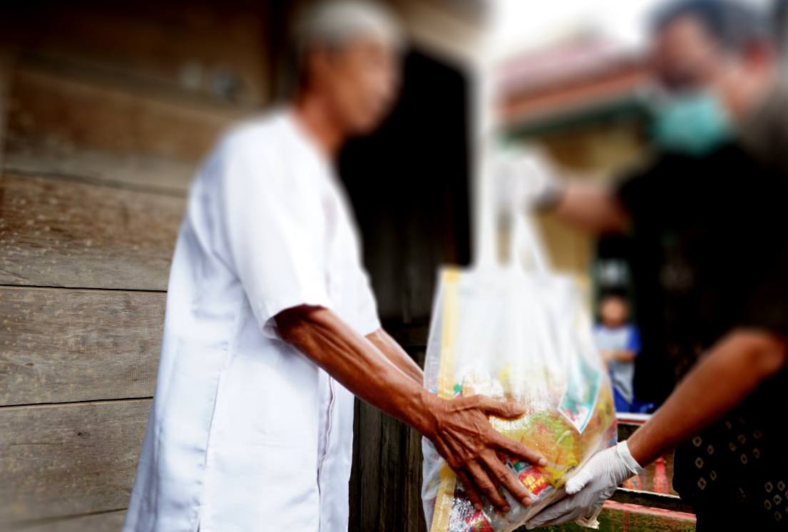 Mengawasi Kepentingan Politik di Balik Paket Sembako