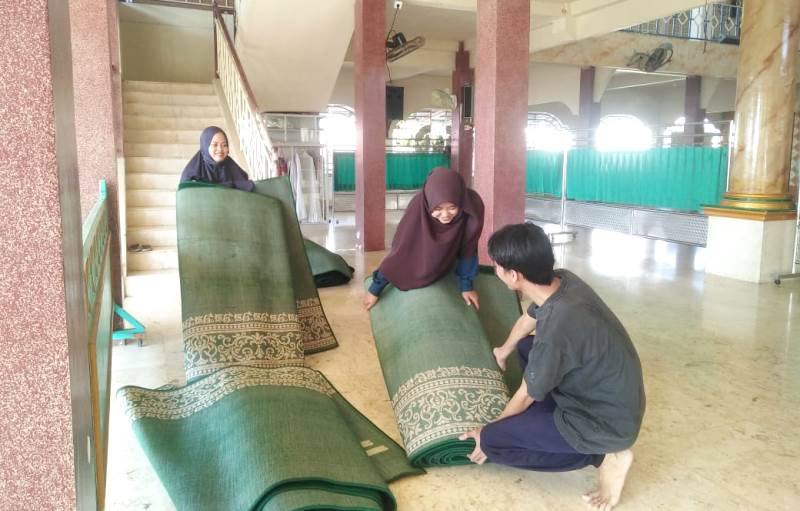 Sambut Ramadan, GEMA Lok Tuan Gotong Royong Bersihkan Masjid