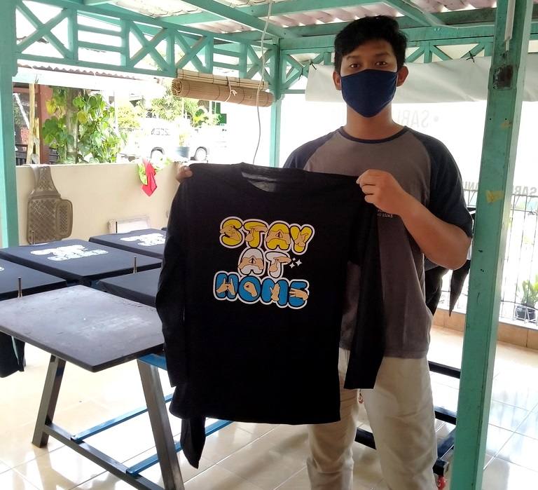 Saling Berbagi Lewat Kaos Kece