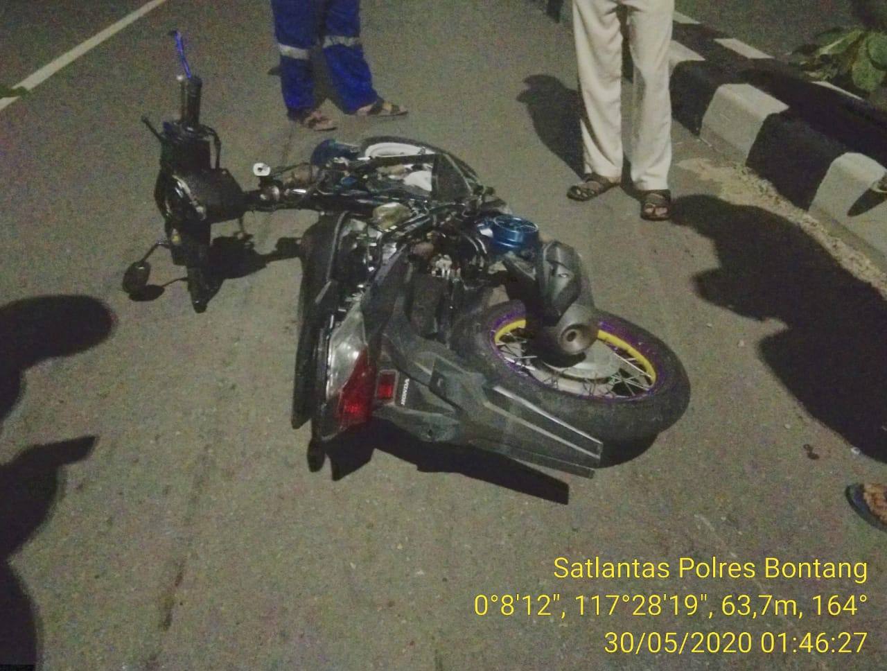 Hantam Tiang Listrik, Remaja Tewas di Jalan Tembus