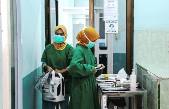 Update Covid-19: Tes Swab 3 OTG Klaster Gowa dan 3 OTG Pegawai Faskes Negatif