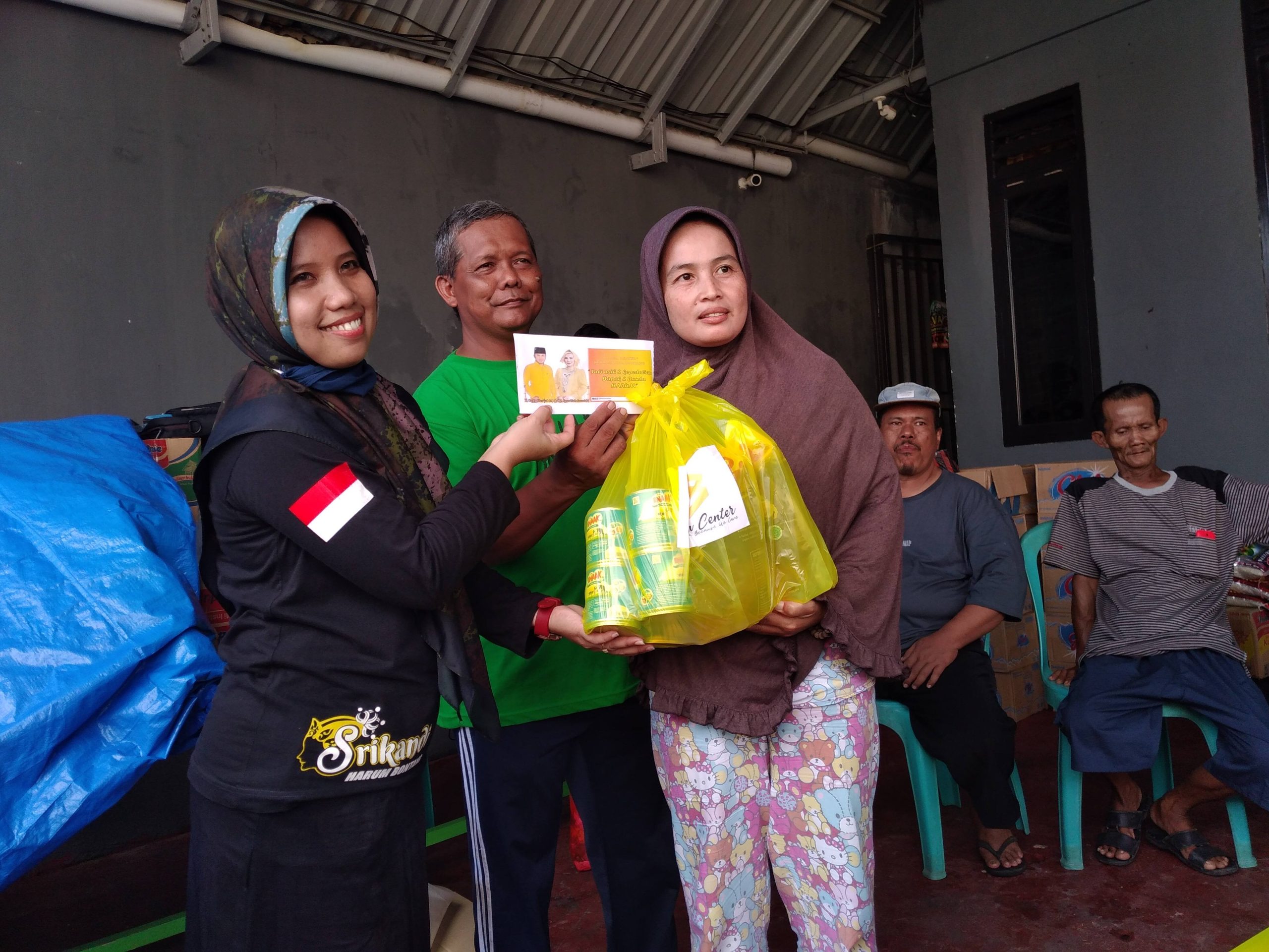 Harum Center Peduli,  Bagi-bagi Sembako ke Korban Kebakaran di Kampung Jawa