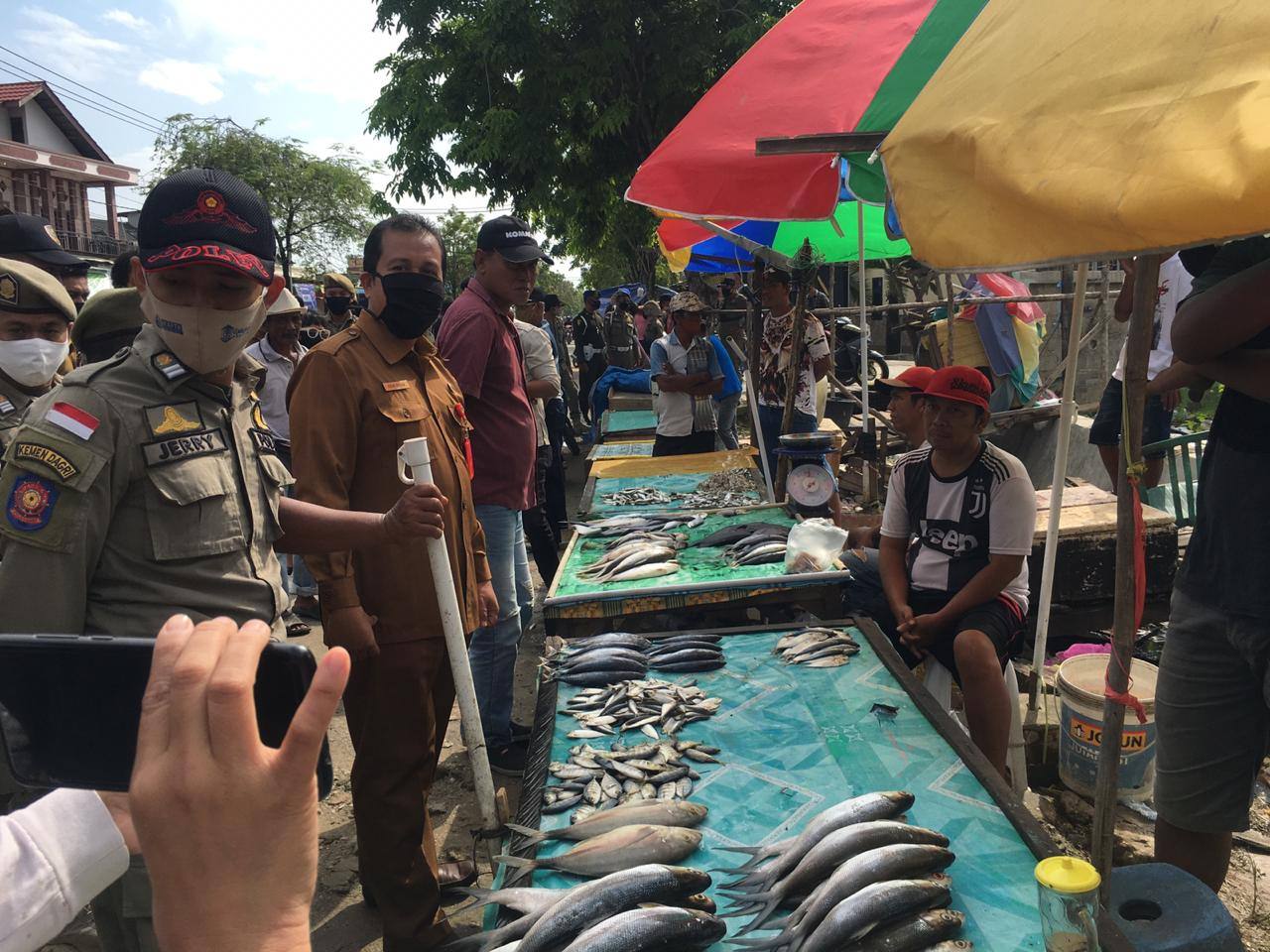 Cegah Keributan, Diskop UKMP Tertibkan Pedagang di Bahu Jalan Pasar Rawa Indah