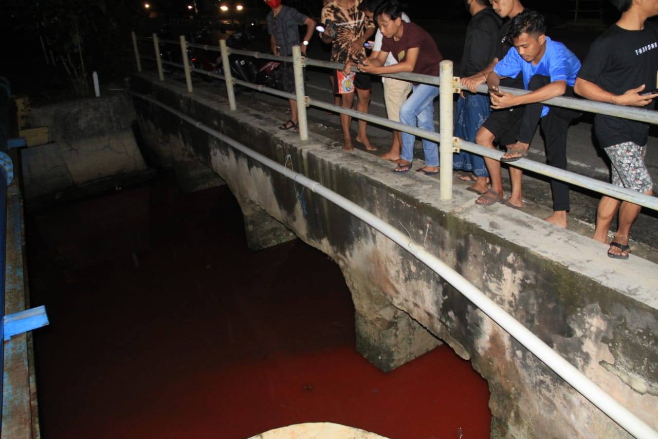 DLH Bontang Usut Penyebab Air di Sungai Berbas Jadi Merah Darah