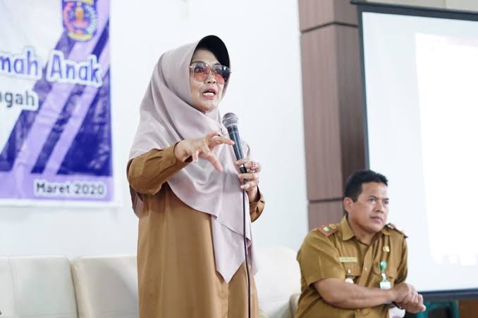 Adi Darma Positif Covid, Neni Minta Warga Bantu Doa