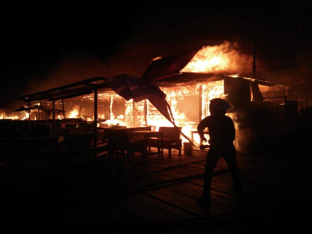 Diduga Korsleting Listrik, 11 Rumah di Bontang Kuala Terbakar