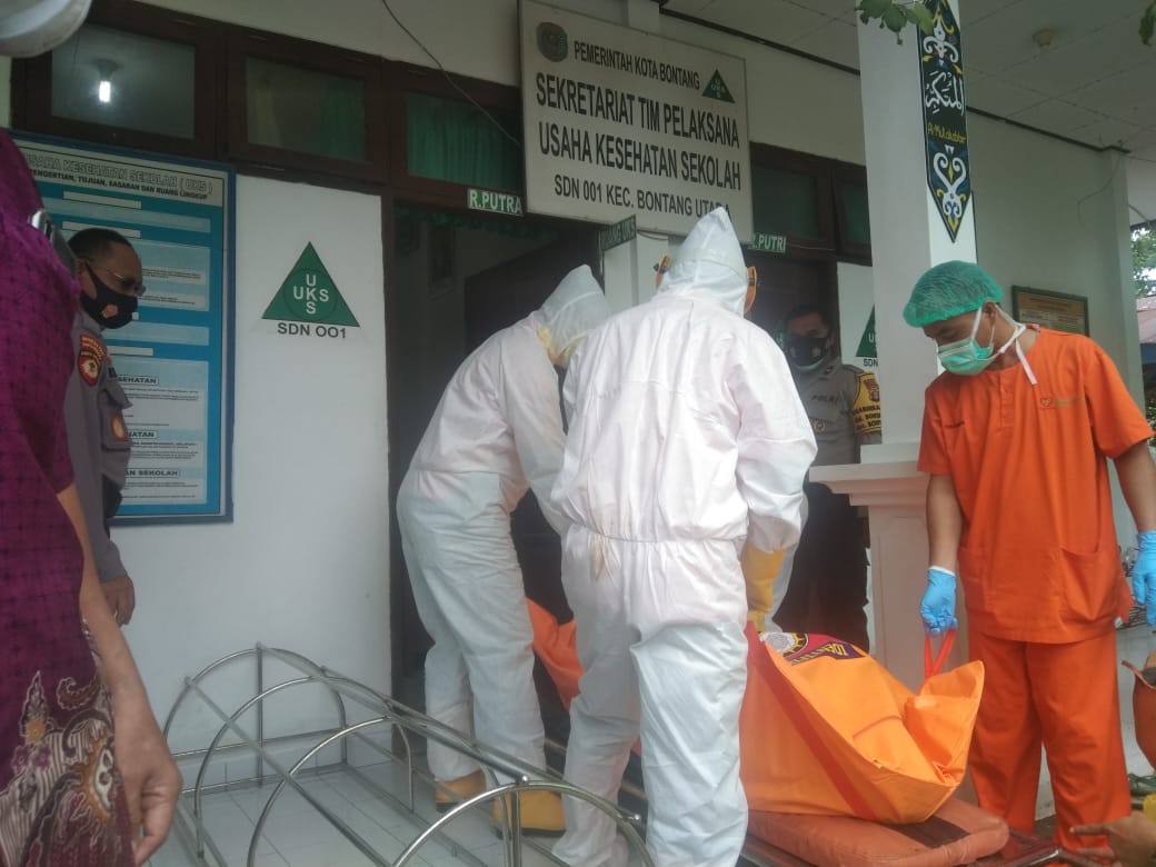 Guru SDN 001 yang Meninggal Dunia Sering Nginap di UKS