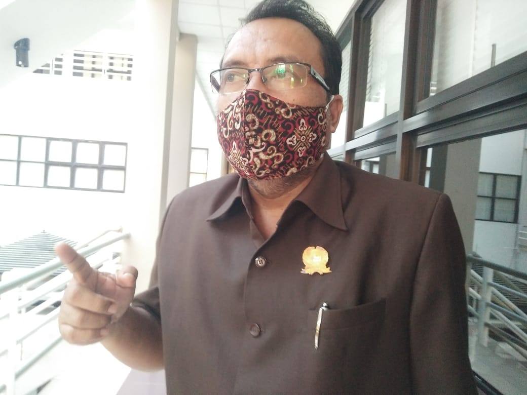 Tembok Tutupi Lapak Pedagang Pasar Telihan, Abdul Samad: Dijebol Aja