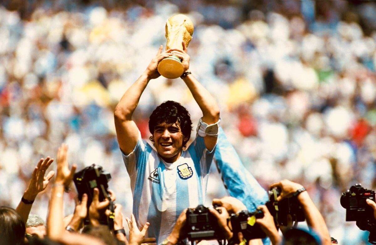 Legenda Sepak Bola Argentina Diego Maradona Meninggal Dunia