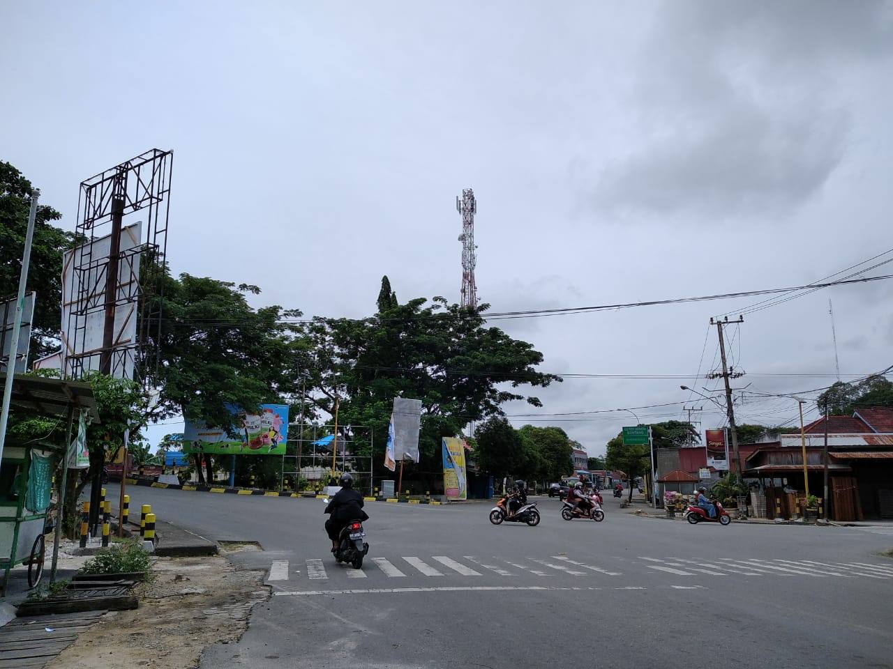 Jangan Ngebut! Lampu Lalu Lintas Simpang Bontang Kuala Nggak Ada