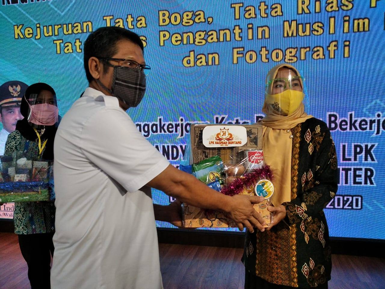Pemkot Bontang Remi Buka Pelatihan Fotografi, Tata Boga dan Tata Rias Pengantin