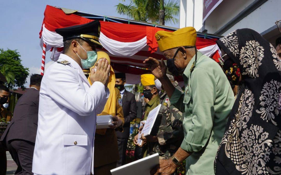 Pemkot Bontang Peringati Hari Pahlawan Bersama Veteran