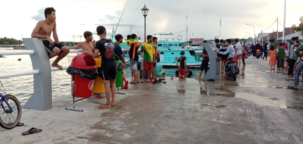 Rawan Buaya Tapi Tetap Nekat Berenang, Warga Lok Tuan: Namanya Juga Anak Pesisir