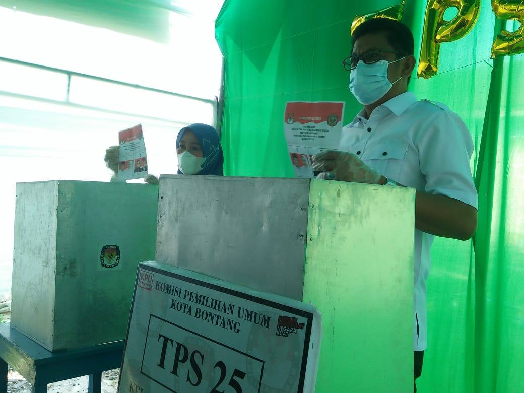 Calon Wali Kota Basri Rase Sudah Nyoblos di TPS 25 Tanjung Laut Indah