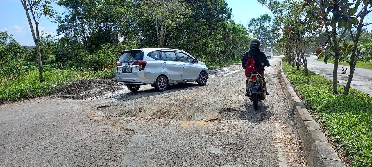 Jangan Cuman Lewat, Perusahaan Diminta Ikut Andil Perbaiki Kerusakan Jalan