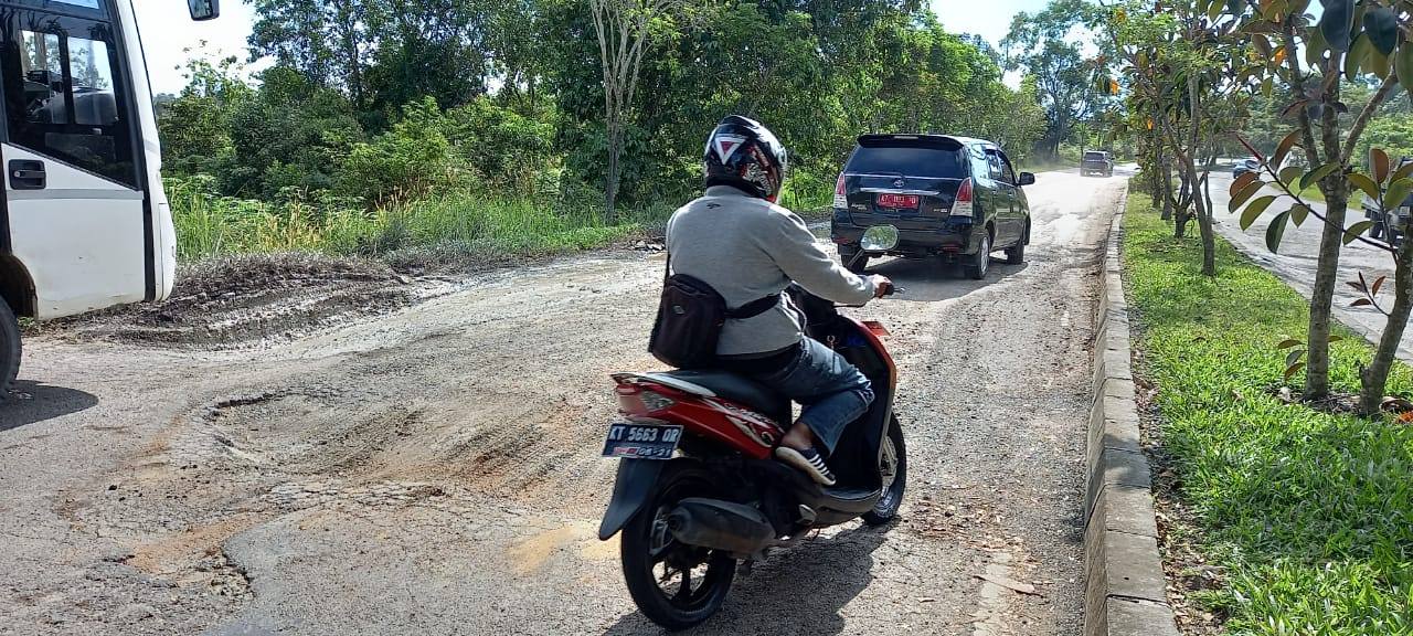 Jalan di Bontang Lestari Hancur Gegara Perda Mandul