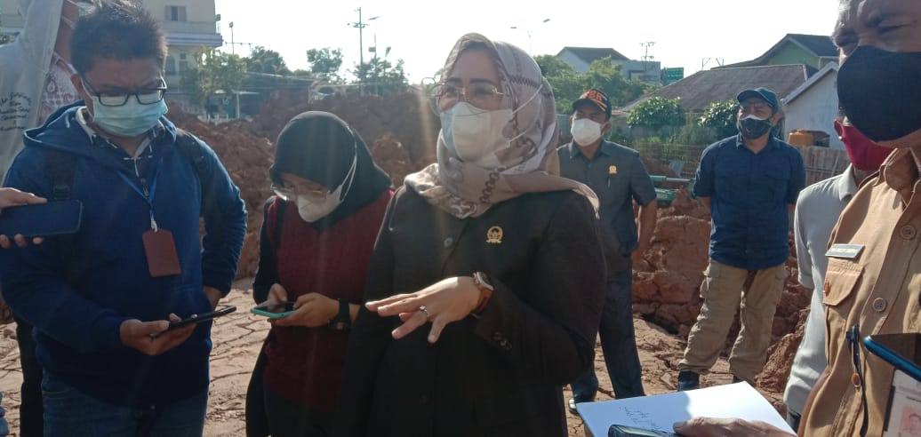 Sering Kebanjiran, Astuti Minta Kelurahan Rutin Cek Drainase di Sekitar Proyek Mal Bontang