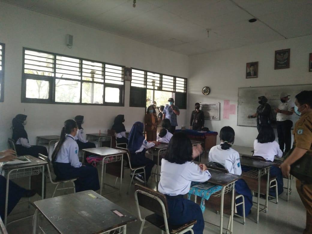 Ketua Satgas Tinjau Pelaksanaan PTM Terbatas di SMPN 4 Bontang