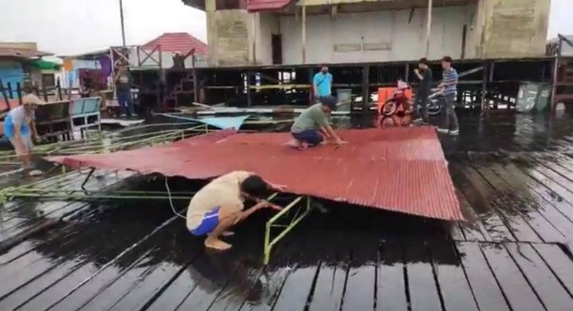 7 Kafe di BK Ambruk Akibat Hujan dan Angin Kencang