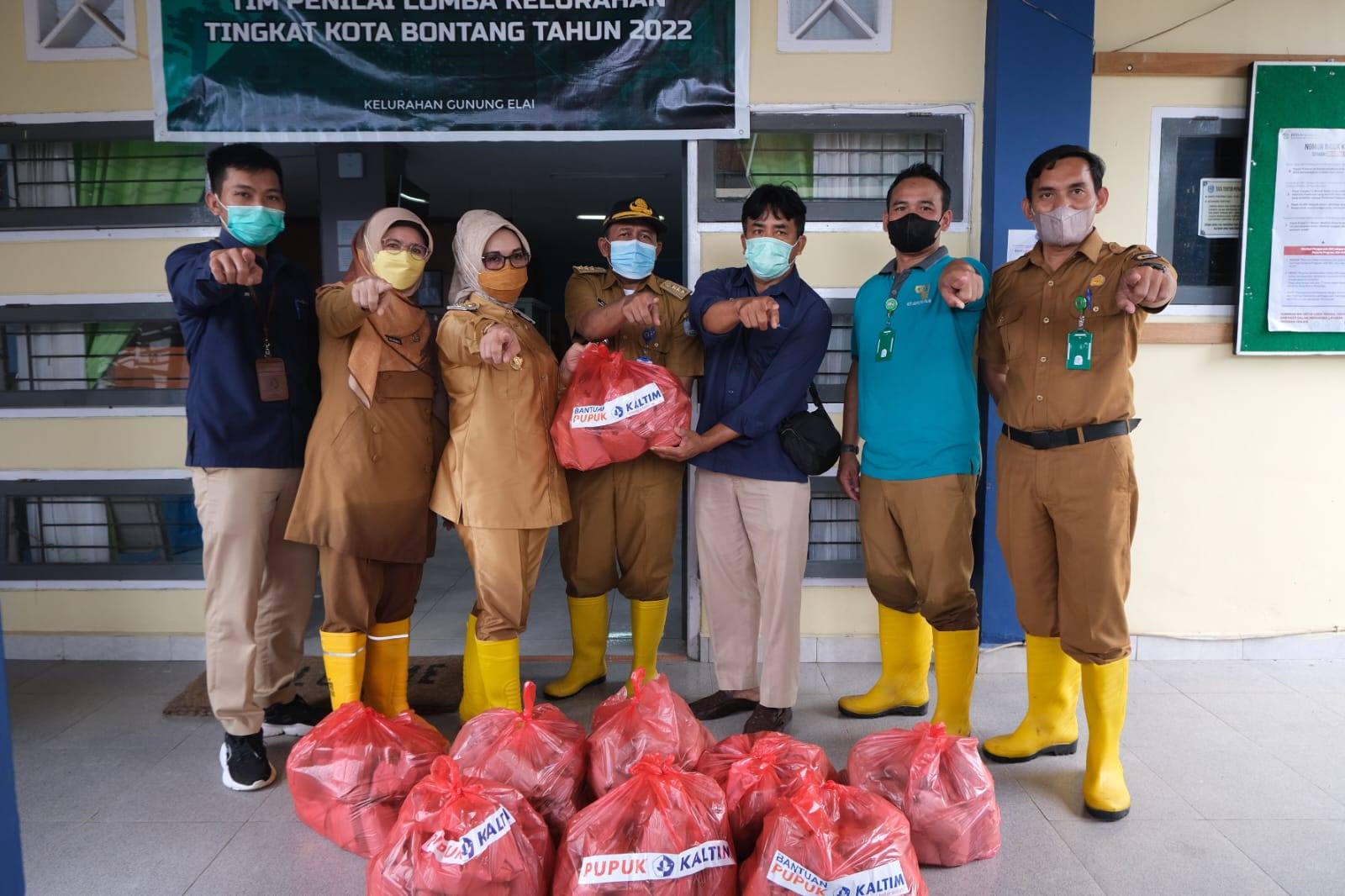 PKT Salurkan 1.000 Paket Makanan di 5 Kelurahan Terdampak Banjir