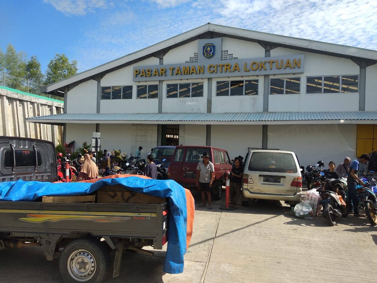 Lahan Parkir Pasar Citramas Lok Tuan Terbatas, Mobil Susah Masuk