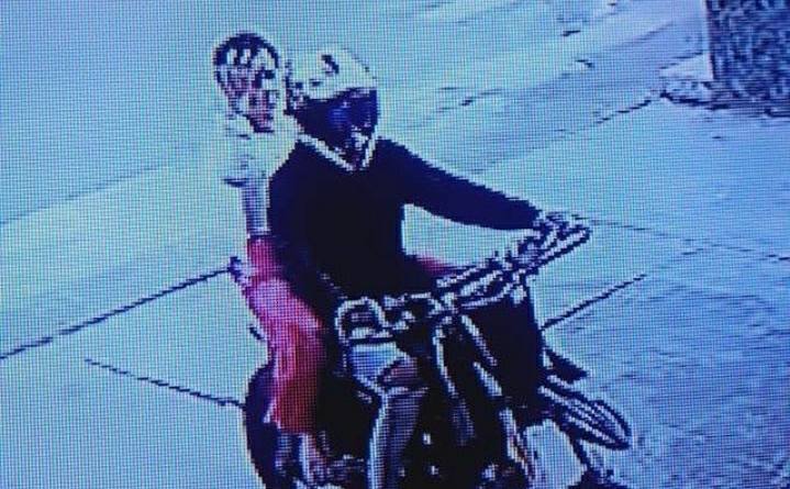 Duet Pencuri HP di Parkiran Hotel Berbas Terekam CCTV, Begini Aksinya
