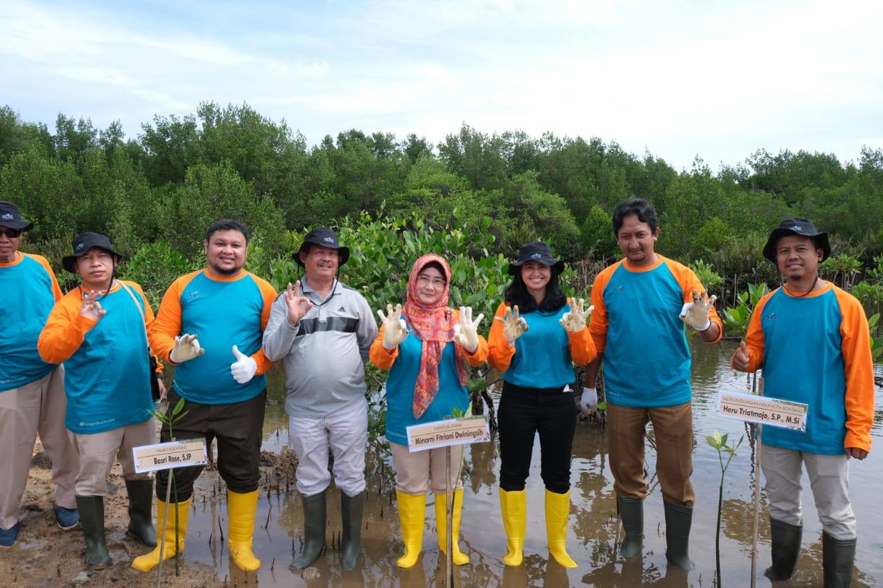 Hari Habitat Sedunia, PT KIE Tanam 200 Bibit Mangrove