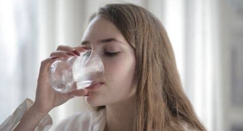 7 Manfaat Minum Air Hangat di Pagi Hari, Sudah Tahu Belum?