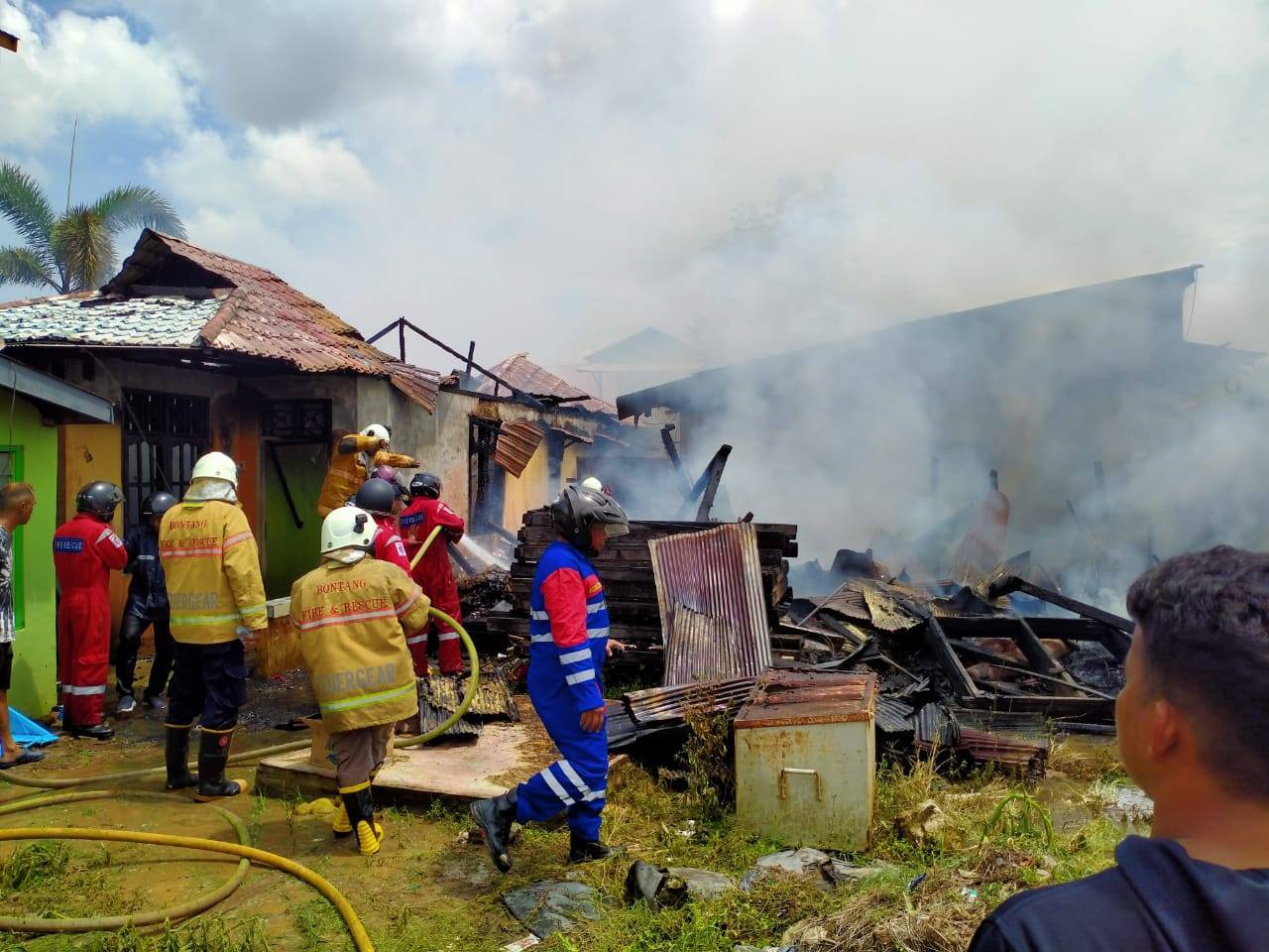 Tangis Korban Kebakaran Lengkol, Cuma Bisa Selamatkan Tas dan KTP