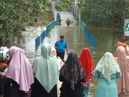 VIDEO: Jembatan SMPN 5 Bontang Tenggelam, Belum Ada Solusi dari Pemkot