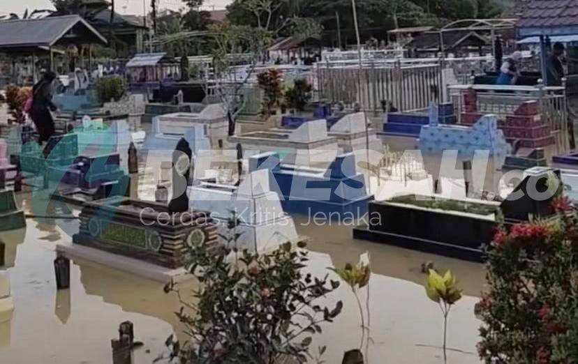 VIDEO: TPU Bontang Kuala Kebanjiran, Kuburan-kuburan Terendam