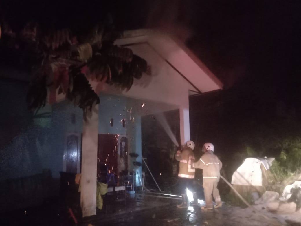 Selesai Sahur, Rumah Warga di Pesona Bukit Sintuk Nyaris Terbakar