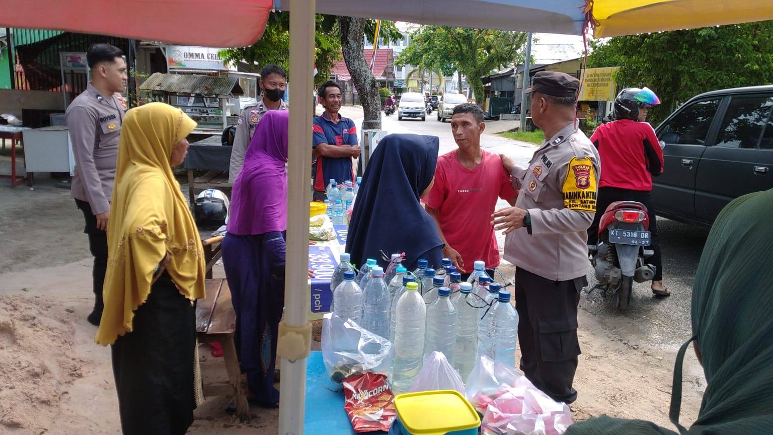 Rebutan Lapak, Penjual Bunga di Pisangan Adu Jotos sampai Bawa Parang