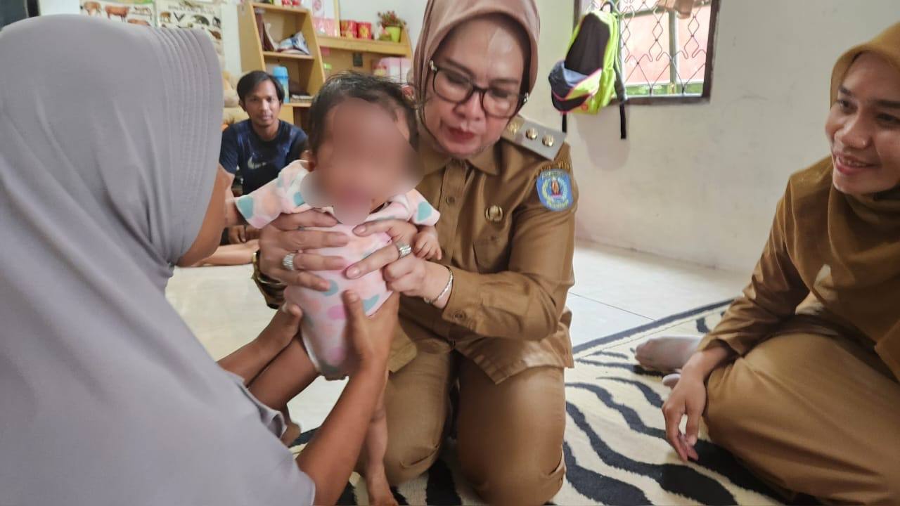 Wakil Waki Kota Bontang Kunjungi Bayi 9 Bulan Penderita Gizi Buruk