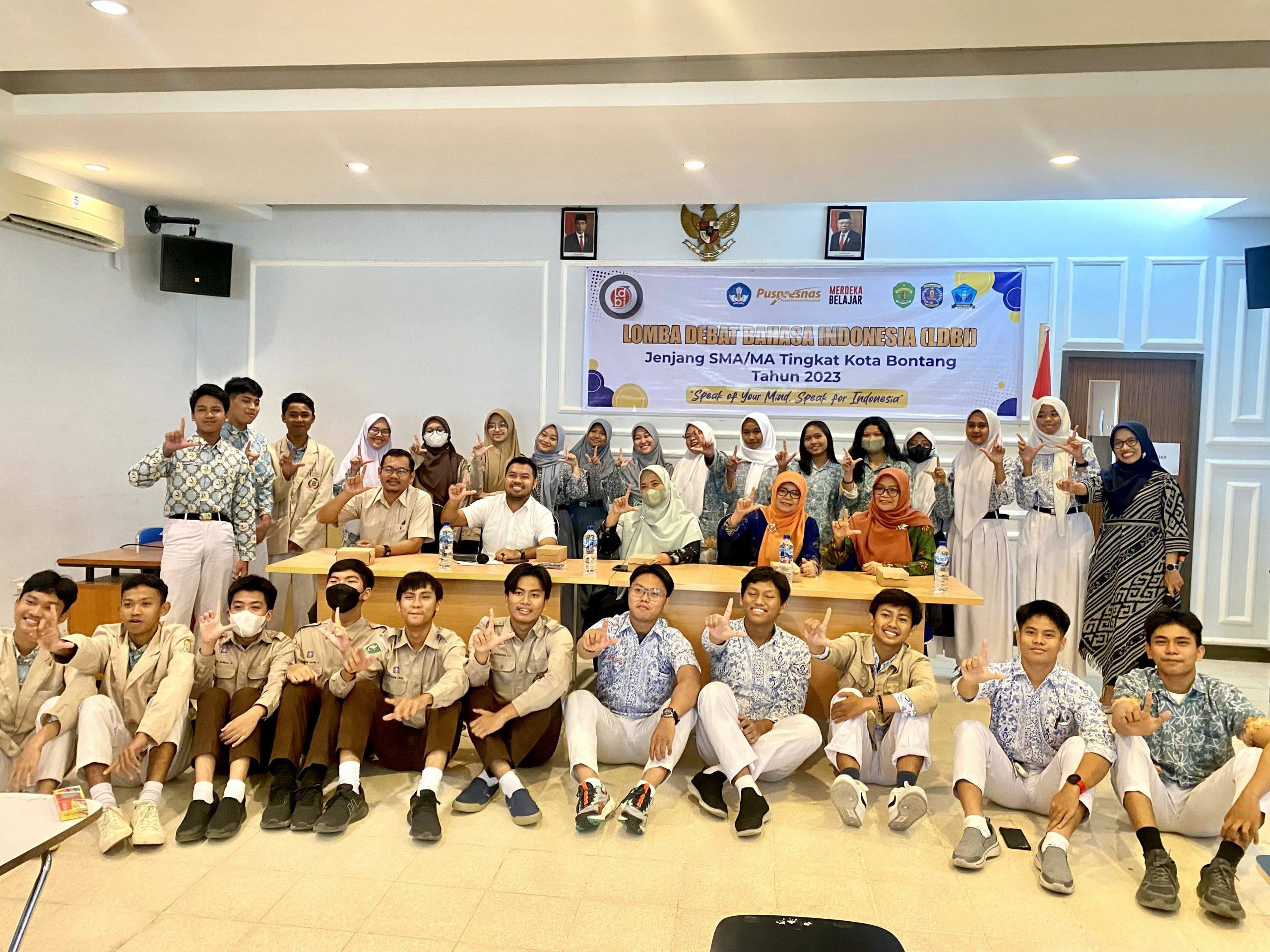 5 SMA di Bontang Bersaing Ikuti Lomba Debat Bahasa Indonesia dan Inggris, Begini Hasilnya