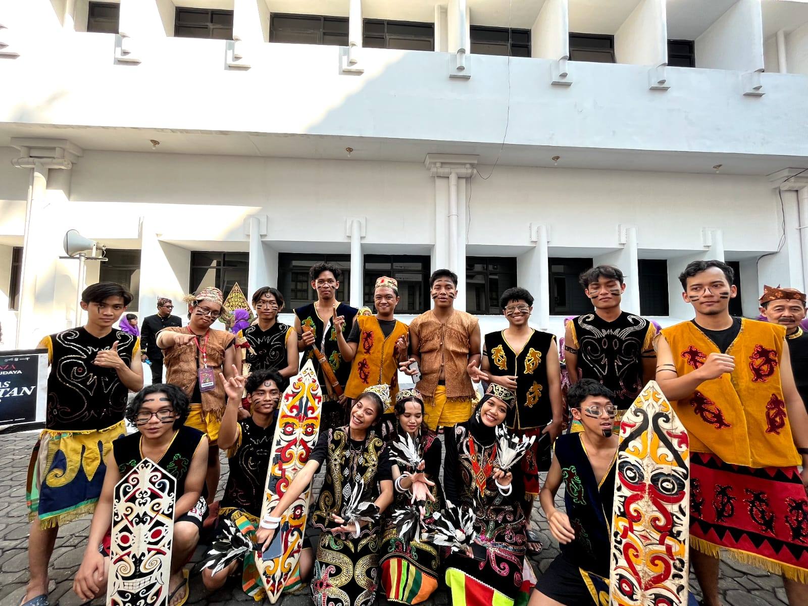 Kenalkan Budaya Bontang, HMB Cabang Surabaya Ikut Ramaikan Pawai HUT Kota Pahlawan ke-730