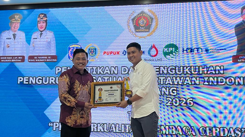 Peduli Kemajuan Olahraga, Pupuk Kaltim Raih Golden Siwo Award dari PWI Pusat