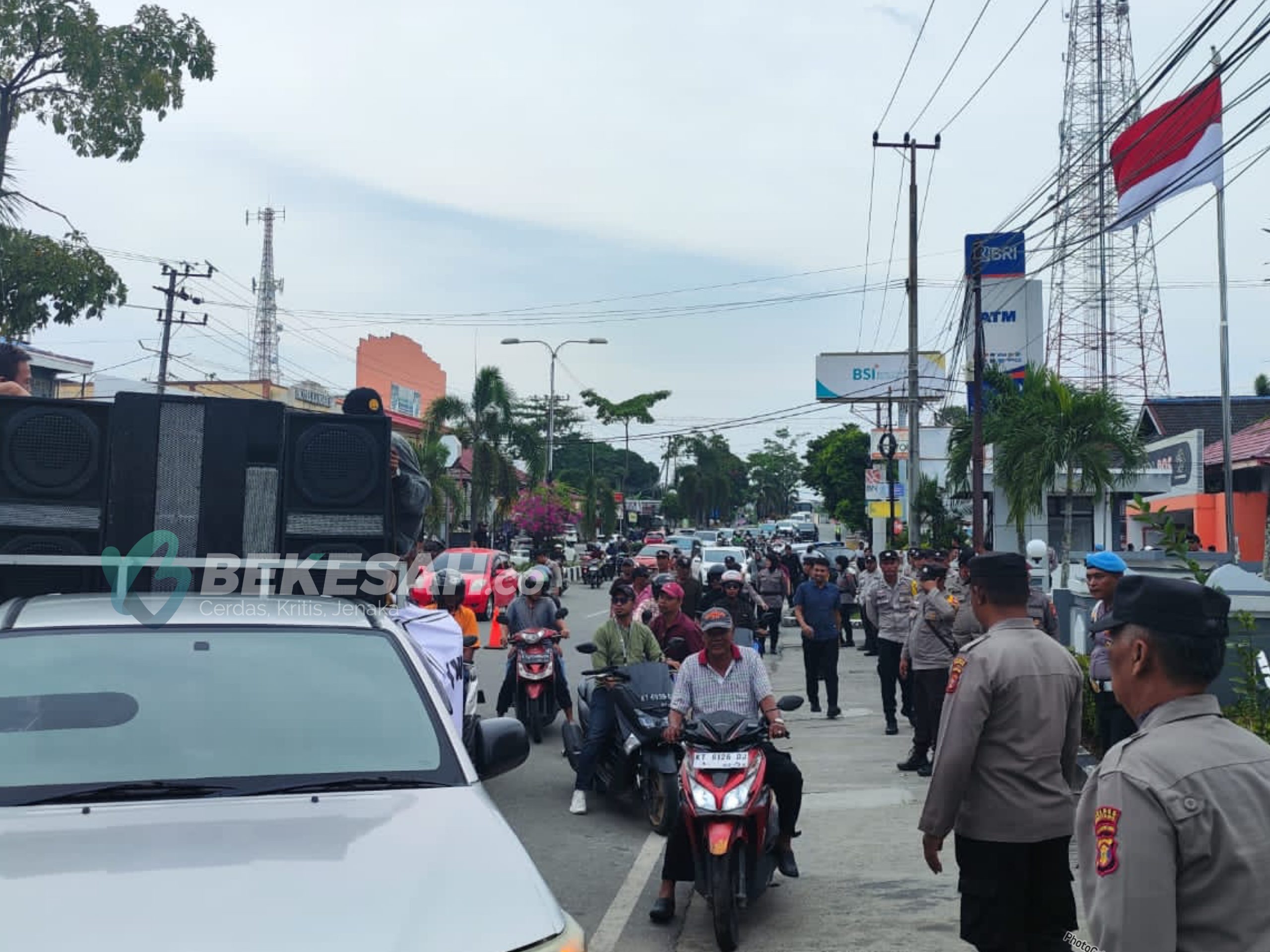 Ratusan Massa Geruduk Kantor BRI Cabang  Bontang, Gegara Eksekusi Bangunan di Simpang 4 BK