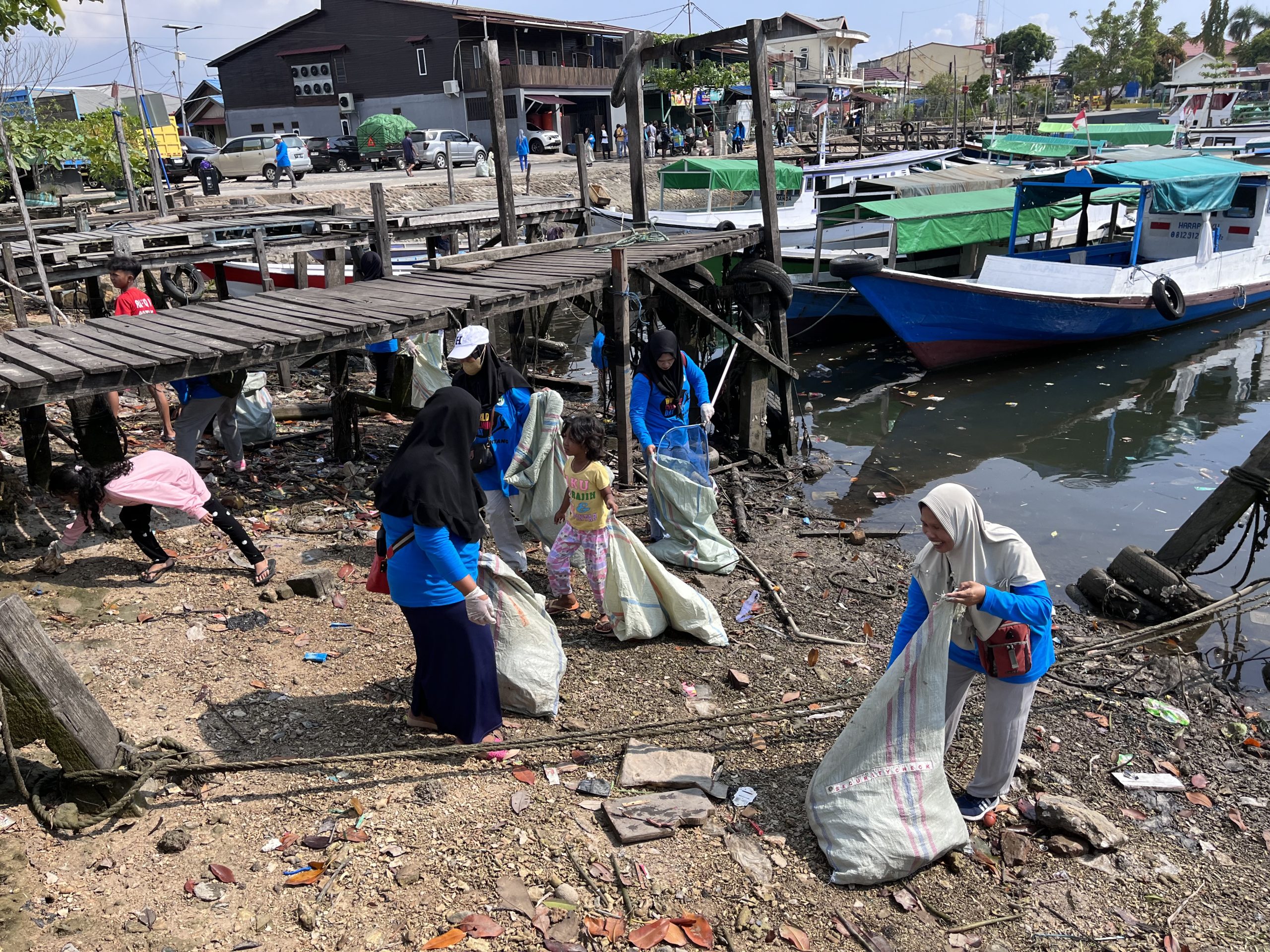 Libatkan Masyarakat Bersihkan Laut Bontang, PT KPI Berhasil Angkut Sampah 524 Kilogram