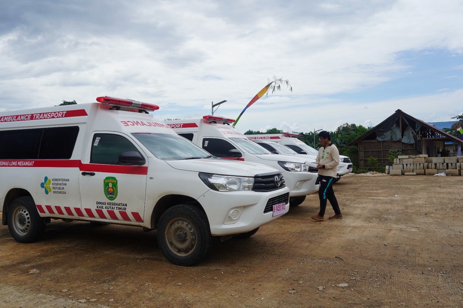 Bentuk Komitmen Pelayanan Kesehatan, Puskesmas Pedalaman Dapat 4 Unit Ambulans
