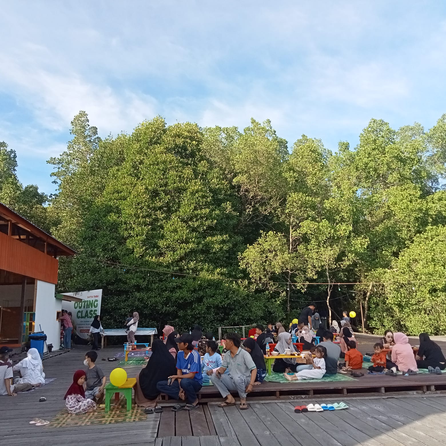 Wisata Teluk Bangko Loktuan Jadi Favorit Warga di Akhir Pekan