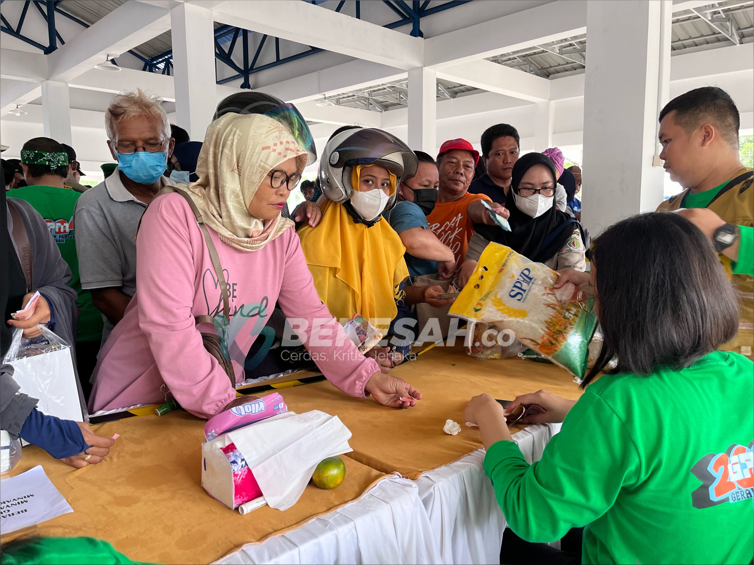 Masyarakat Bontang Padati Pangan Murah di Tanjung Limau