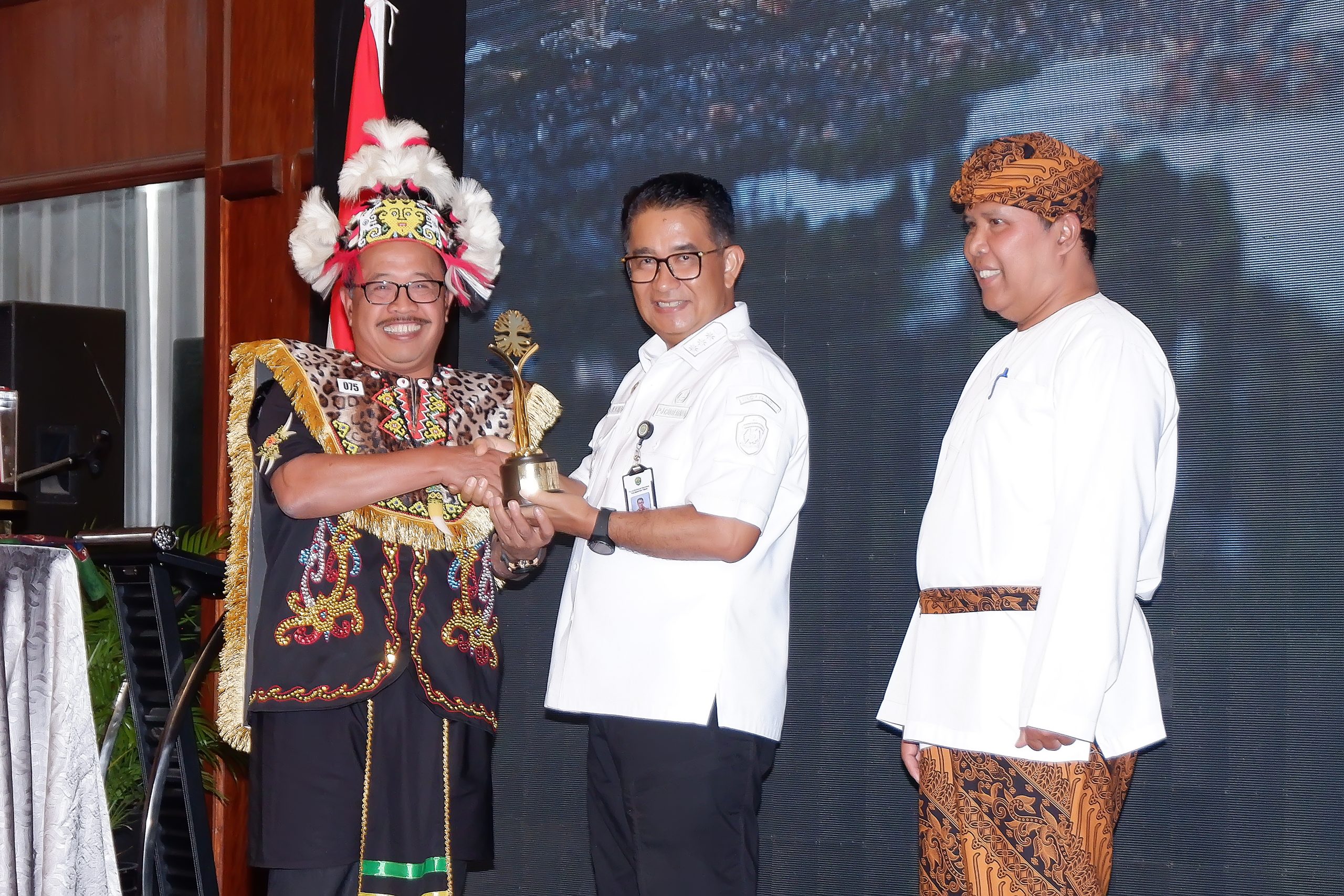 Hari Lingkungan Hidup Sedunia, Pupuk Kaltim Pertahankan Properda Emas Ke-9 dari Pemprov Kaltim